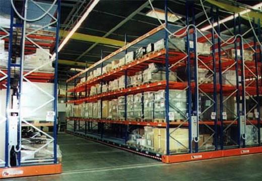 移動（dòng）式貨架